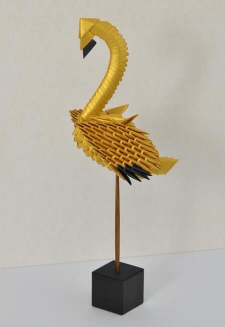 Flaming - origami modułowe 3D, papier - metaliczny złoty.