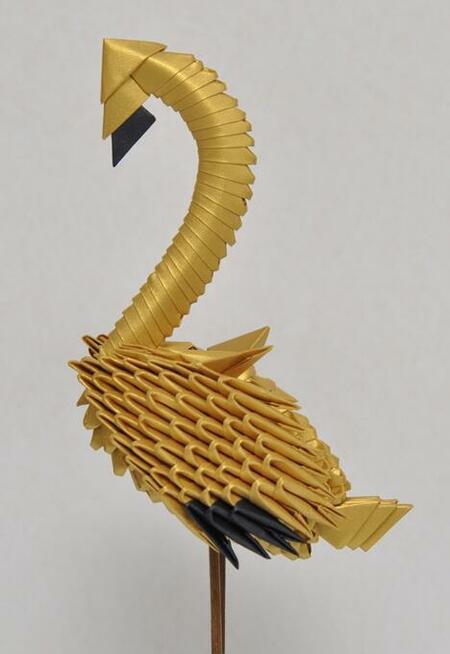 Flaming - origami modułowe 3D, papier - metaliczny złoty.