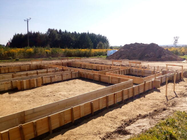 Przyjmę zlecenia na budowy domów od podstaw.