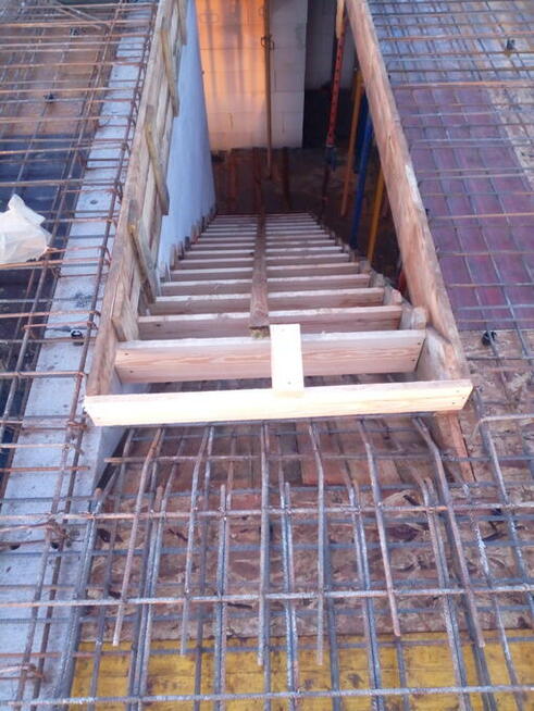 Przyjmę zlecenia na budowy domów od podstaw.