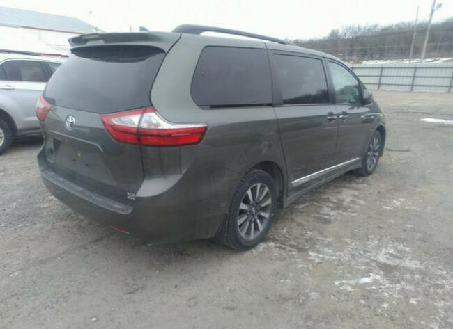 Toyota Sienna 2019, 3.5L, 4x4, XLE, od ubezpieczalni