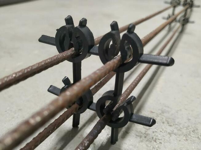 Strzemiona plastikowe płoty betonowe, zbrojenie 112x112mm