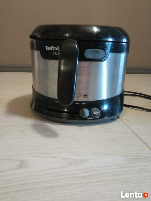 Sprzedam frytownicę marki Tefal Uno M .Moc 1600 w ,kolor cza