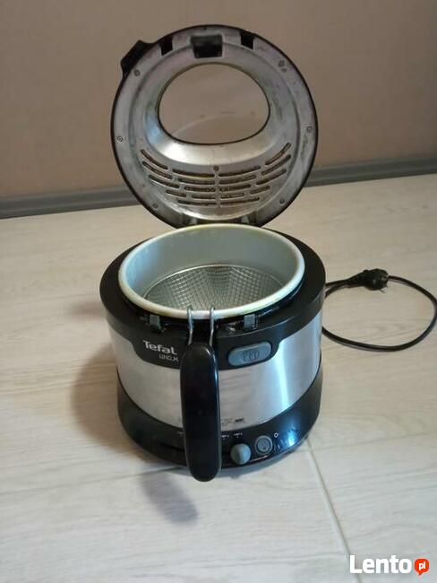 Sprzedam frytownicę marki Tefal Uno M .Moc 1600 w ,kolor cza