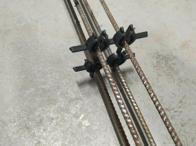 Jarzma plastikowe do poręczy betonowych, 150x150mm