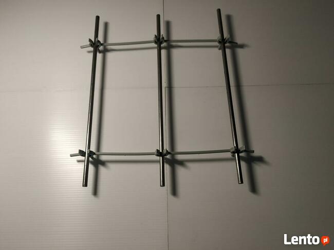 Strzemiona z plastiku do produkcji podmurówki dystans