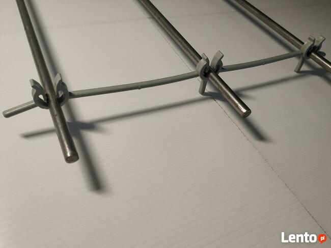 Strzemiona z plastiku do produkcji podmurówki dystans