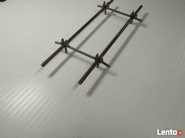 Strzemiona plastikowe do podmurówki dystans