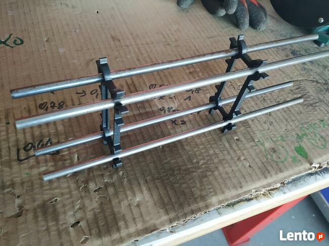 Strzemiona z tworzywa do słupków szczelinowych z felcem