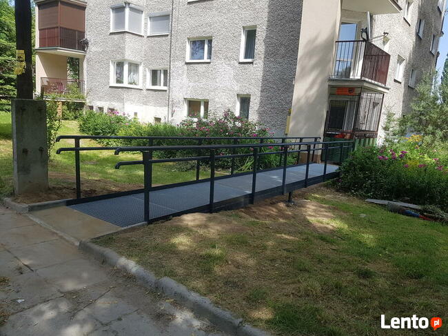 Rampa dla osoby niepełnosprawnej, podjazd dla wózka