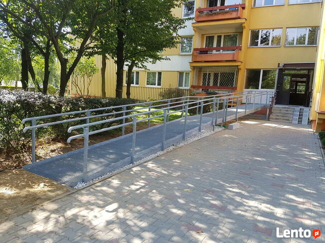 Rampa dla osoby niepełnosprawnej, podjazd dla wózka
