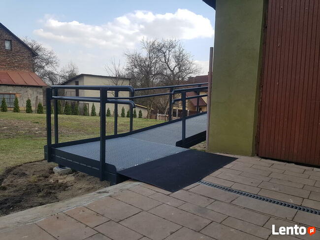 Rampa dla osoby niepełnosprawnej, podjazd dla wózka