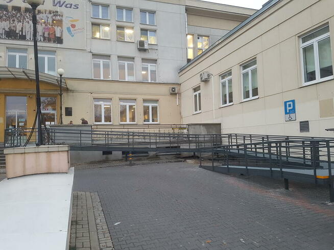 Rampa dla osoby niepełnosprawnej, podjazd dla wózka