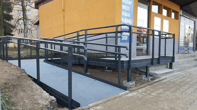 Rampa dla osoby niepełnosprawnej, podjazd dla wózka