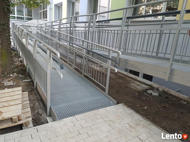 Rampa dla osoby niepełnosprawnej, podjazd dla wózka