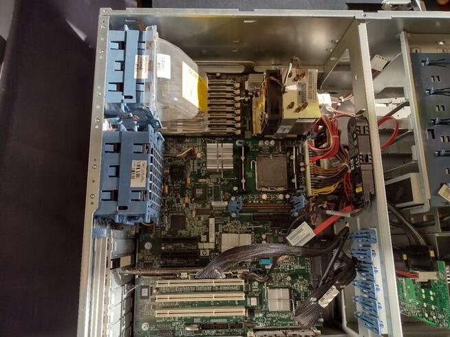 Serwer HP z systemem Windows Serwer 2003R2