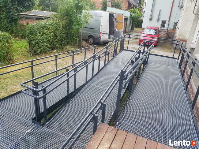 Rampa dla osoby niepełnosprawnej, podjazd dla wózka