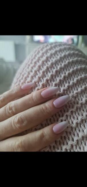 Szukam pracy jako manikiurzystka