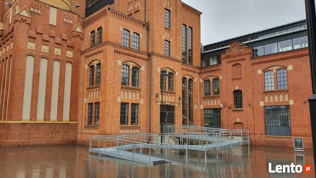 Rampa dla osoby niepełnosprawnej, podjazd dla wózka