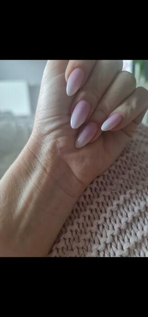 Szukam pracy jako manikiurzystka