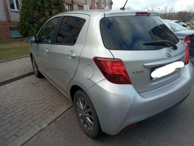 Sprzedam toyota yaris 1,3 benzyna mały przebieg