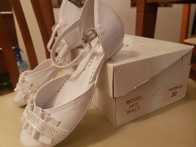 Sprzedam buciki komunijne