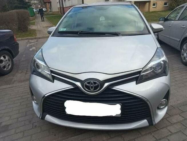 Sprzedam toyota yaris 1,3 benzyna mały przebieg
