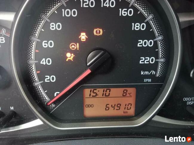 Sprzedam toyota yaris 1,3 benzyna mały przebieg