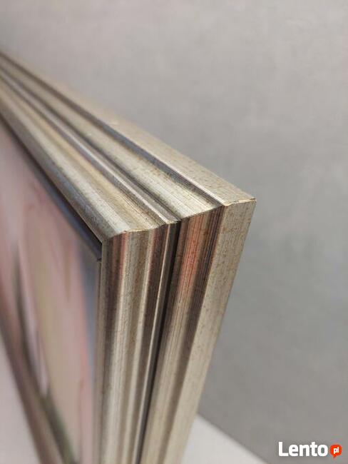 Kwiaty w jasnozłotej ramie ( trzy obrazy)