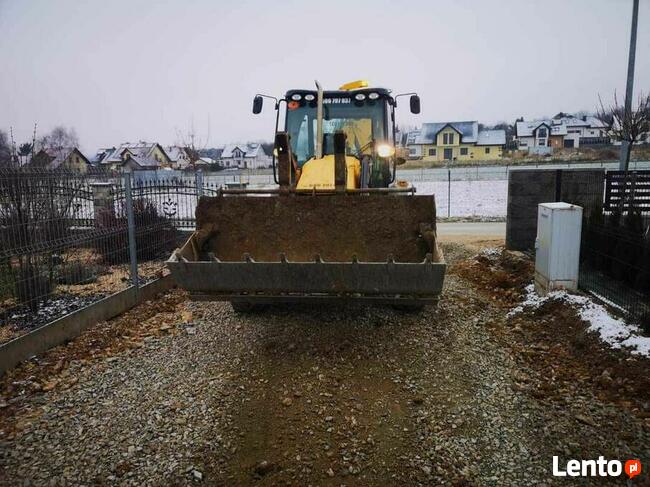 Roboty ziemne usługi koparką JCB wykopy wyburzenia drogi
