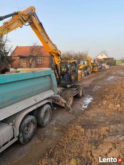 Roboty ziemne usługi koparką JCB wykopy wyburzenia drogi