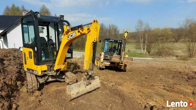 Roboty ziemne usługi koparką JCB wykopy wyburzenia drogi