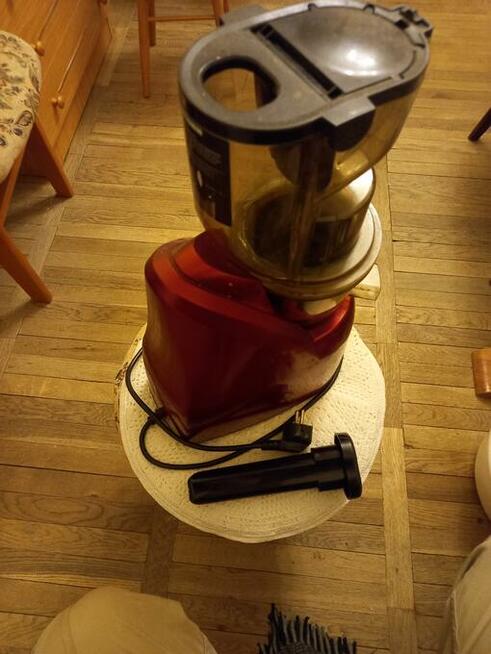 Sprzedam sokowirówkę elektryczną.