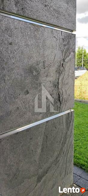 Elewacja z wielkich arkuszy forniru kamiennego Silver Grey