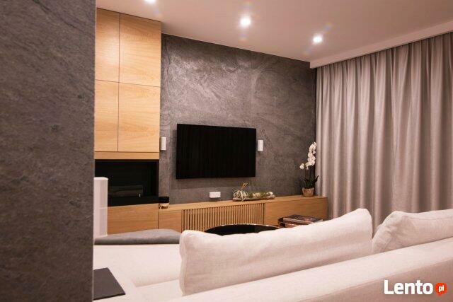 Elewacja z wielkich arkuszy forniru kamiennego Silver Grey