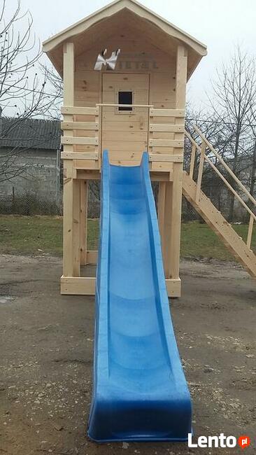 Domek dla małych dzieci plac zabaw ze zjeżdżalnią