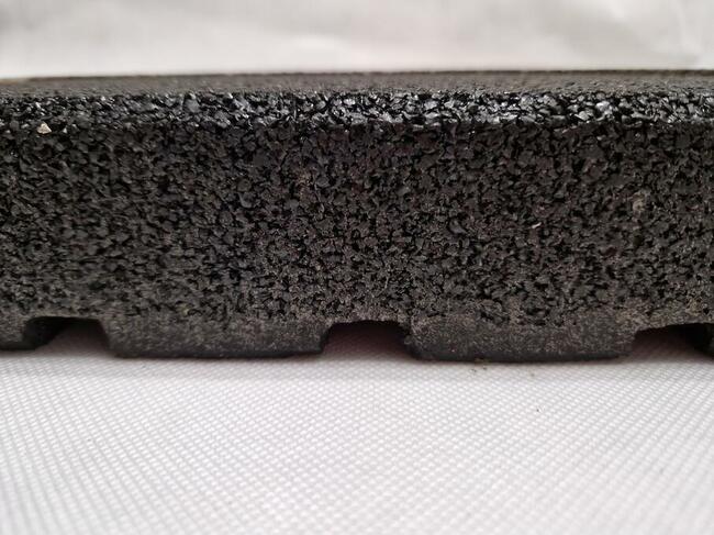 Płyta gumowa z betonen, świetna sprawa do ogrodu na dróżke ,