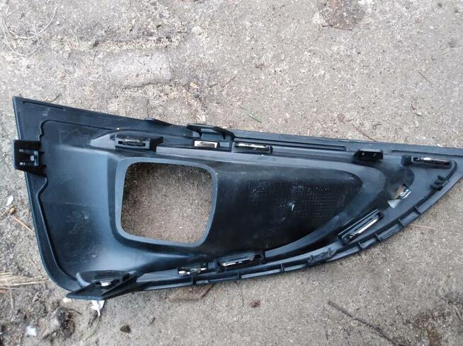 Sprzedam kratkę zderzaka przedniego peugeot 3008 strona R