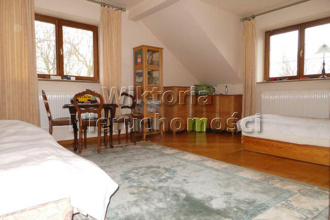 Dom w Konstancinie z piękną działką oraz domem letniskowym