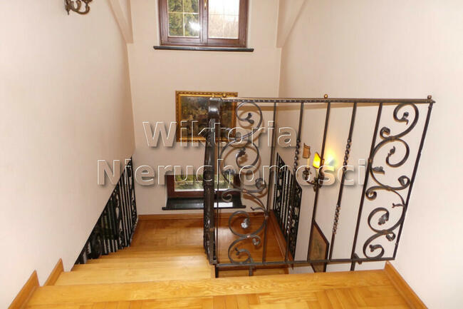 Dom w Konstancinie z piękną działką oraz domem letniskowym