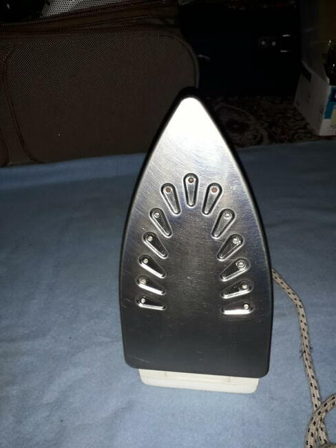 Żelazko parowe Eldom