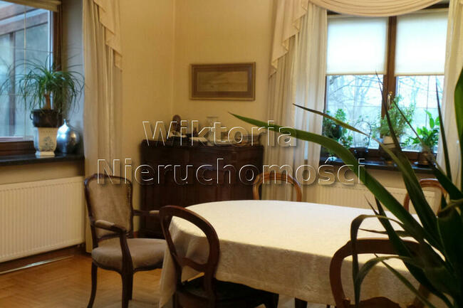 Dom w Konstancinie z piękną działką oraz domem letniskowym