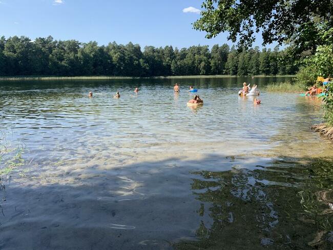 MAZURY-JERUTKI.Dwa domki /po 10 os/nad jeziorem.Łódka