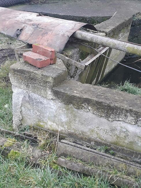 Cyklop ładowacz stacjonarny.