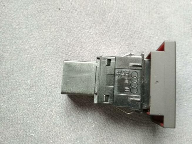Przycisk świateł awaryjnych LIFT Audi A3 8P 2009-2013