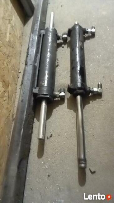 Siłownik przelotowy wspomagania