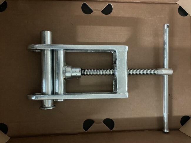 Zacisk do rur PE , zacisk śrubowy do rur , wynajem, wysyłka