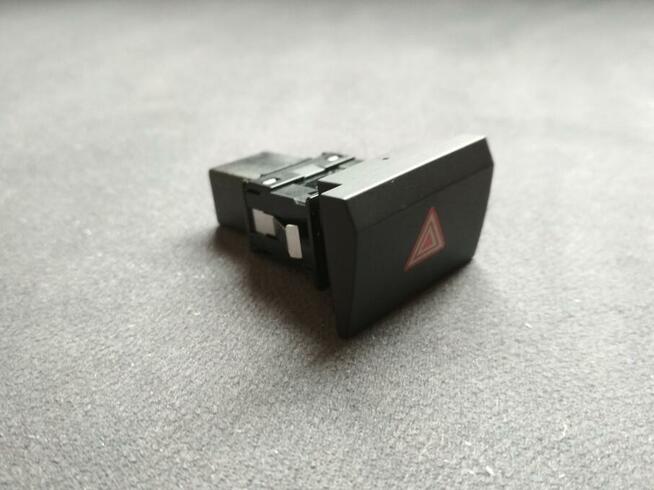 Przycisk świateł awaryjnych LIFT Audi A3 8P 2009-2013
