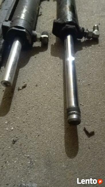 Siłownik przelotowy wspomagania