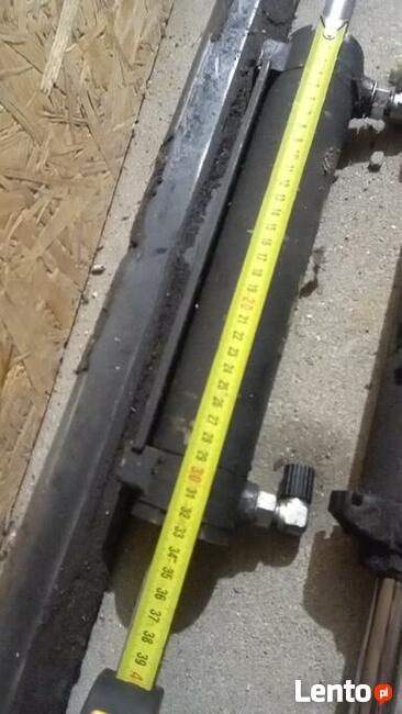 Siłownik przelotowy wspomagania